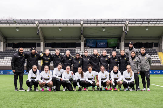 Players and staff of Häcken pose for a photo