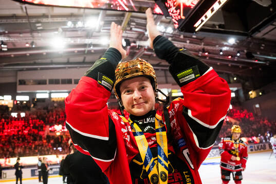 Luleås Jenni Hiirikoski jublar