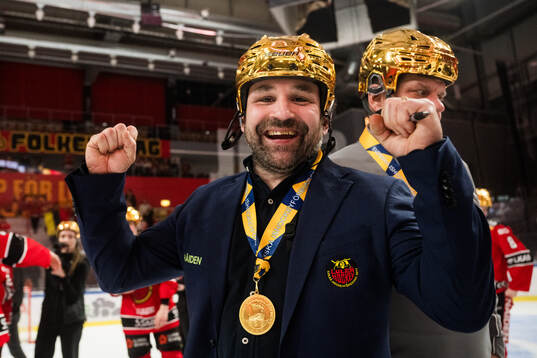 Luleås tränare Jens Själin jublar