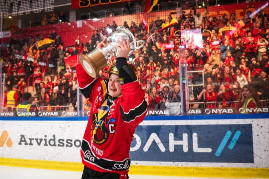 Luleås Jenni Hiirikoski jublar
