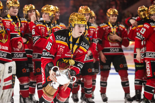 Luleås Petra Nieminen jublar