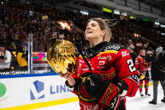 Luleås Emma Nordin tar på sig guldhjälmen