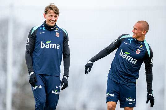 Sander Berge and Leo Skiri Østigård of the Norwegian
