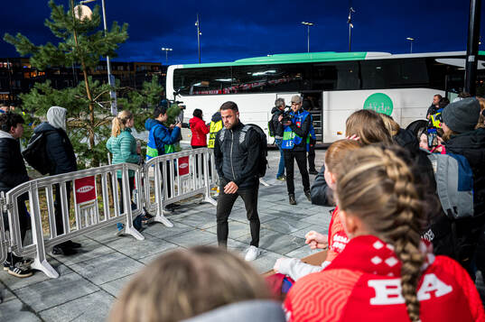 Martin Ho, head coach of Brann, arrives