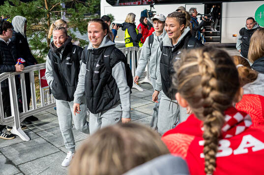 Sandra Stavenes and Anna Aahjem of Brann arrives