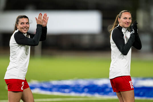 Cecilie Kvamme and Marit Bratberg Lund of Brann warms up