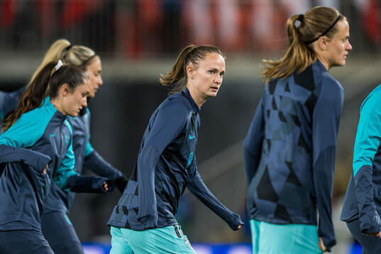 Caroline Graham Hansen of Barcelona warms up