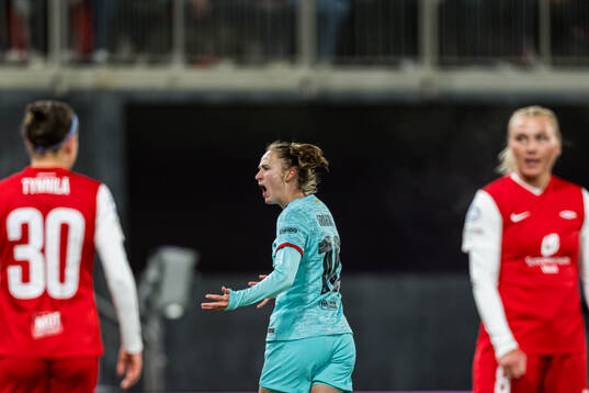 Caroline Graham Hansen of Barcelona celebrates