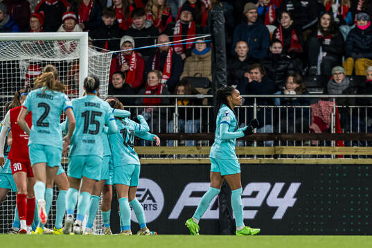 Salma Paralluelo of Barcelona celebrates