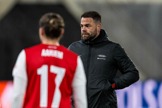 Martin Ho, head coach of Brann, looks dejected