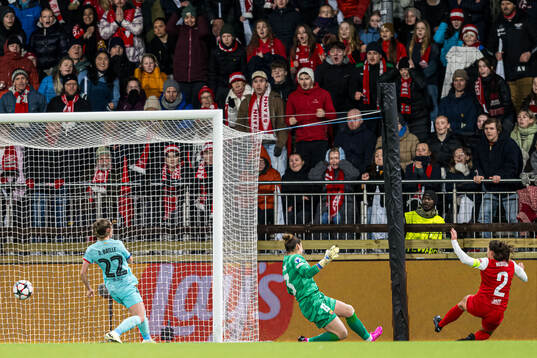 Cecilie Kvamme of Brann scores the 1-1 goal