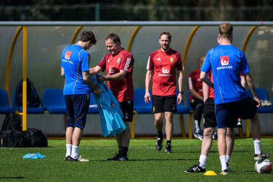 Victor Nilsson Lindelöf and assistant coach Remy