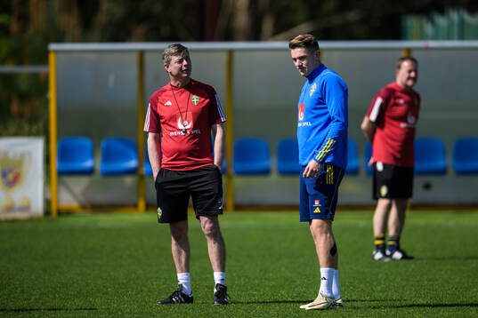 Head coach Jon Dahl Tomasson and Viktor Gyökeres of the