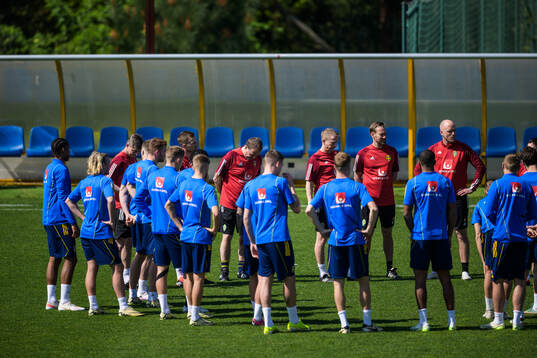 Head coach Jon Dahl Tomasson, assistant coach Sebastian