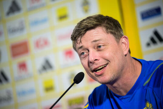 Head coach Jon Dahl Tomasson of the Swedish men's national