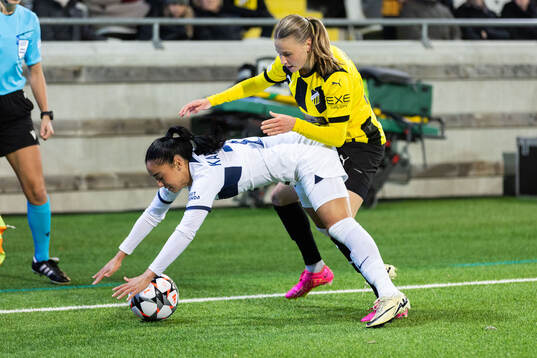 Sakina Karchaoui of Paris Saint Germain and Katariina