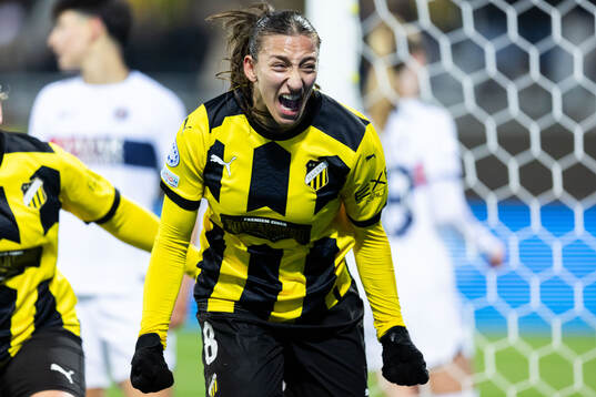 Rusul Rosa Kafaji of Häcken celebrates