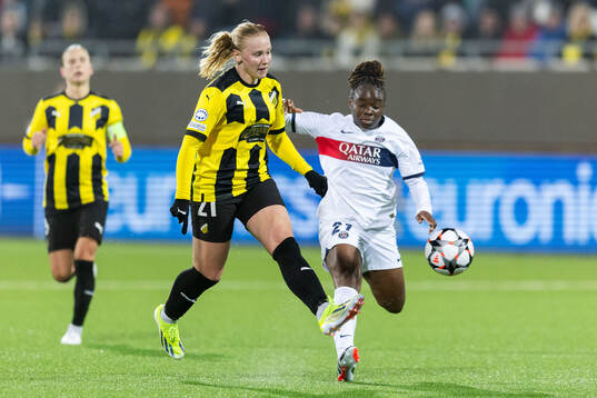 Johanna Fossdalsá Sørensen of Häcken and Sandy Baltimore