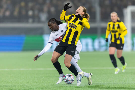 Thiniba Samoura of Paris Saint Germain and Anna Anvegård