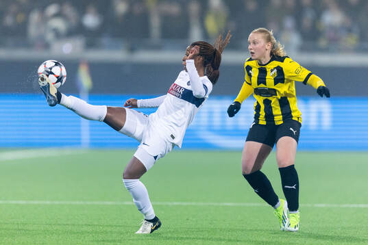 Grace Geyoro of Paris Saint Germain and Johanna Fossdalsá