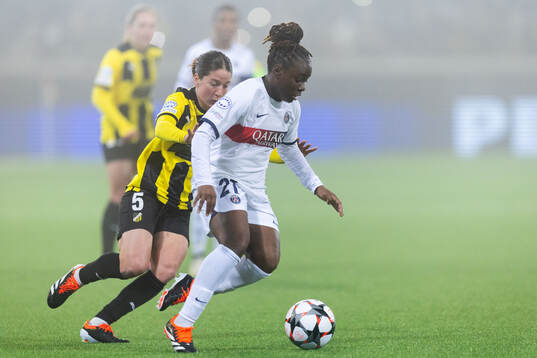 Ruby Grant of Häcken and Sandy Baltimore of Paris Saint