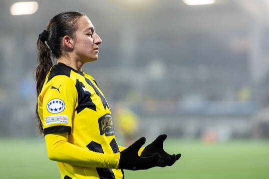 Rusul Rosa Kafaji of Häcken looks dejected