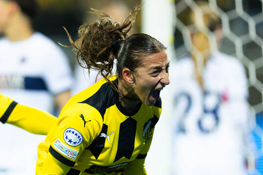 Rusul Rosa Kafaji of Häcken celebrates