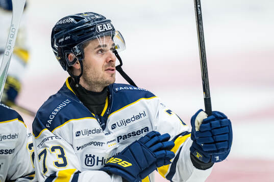 HV71s Nick Shore
