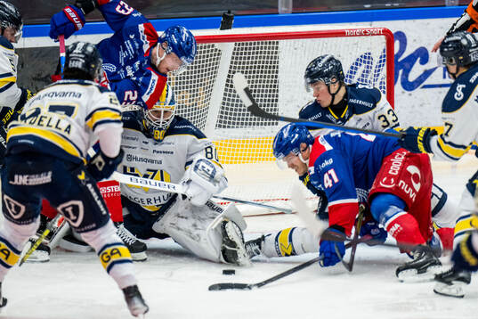 HV71s målvakt Frederik Dichow och Oskarshamns Johan
