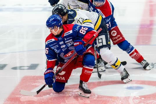 Oskarshamns Lukas Jasek och HV71s Nick Shore