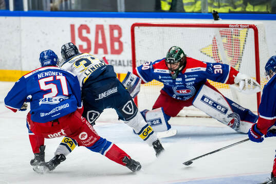 Oskarshamns Markus Nenonen och HV71s Måns Lindbäck och