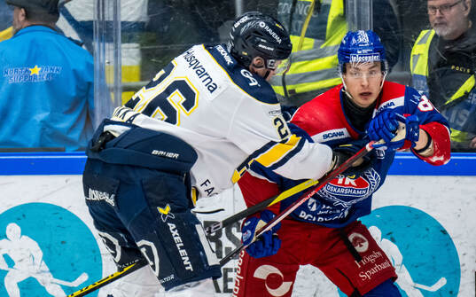 HV71s Tommi Tikka och Oskarshamns Lukas Jasek