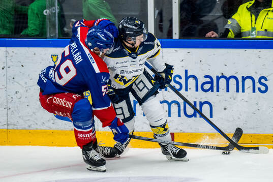 Oskarshamns Anton Mylläri och HV71s Isac Brännström