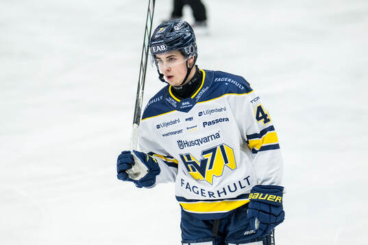 HV71s Hugo Fransson deppar
