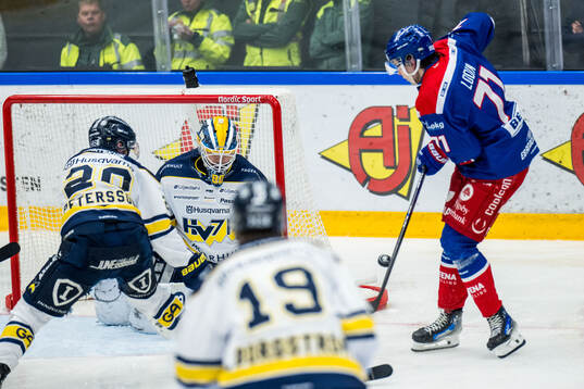 HV71s målvakt Frederik Dichow och Oskarshamns Viktor Lodin