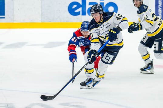 Oskarshamns Johan Johnsson och HV71s Oskar Stål-Lyrenäs