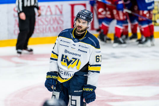 HV71s Oliwer Kaski deppar