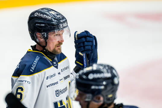 HV71s Anton Strålman deppar