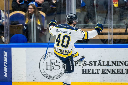 HV71s Oskar Stål-Lyrenäs jublar
