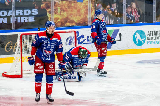 Oskarshamns Lukas Pilö, målvakt Tomas Rydén och Hugo