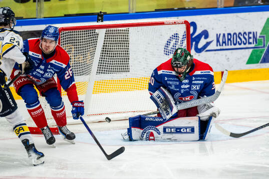 HV71s Oskar Stål-Lyrenäs (ej i bild) gör 2-3 bakom