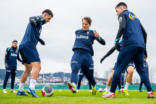 Aron Dønnum, Sander Berge and Hugo Vetlesen of the