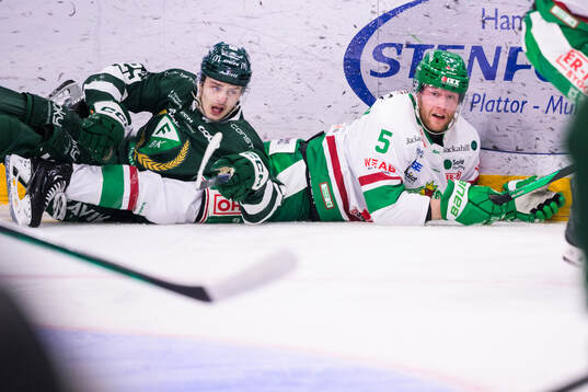 Färjestads Lucas Forsell och Rögles Ludvig Claesson