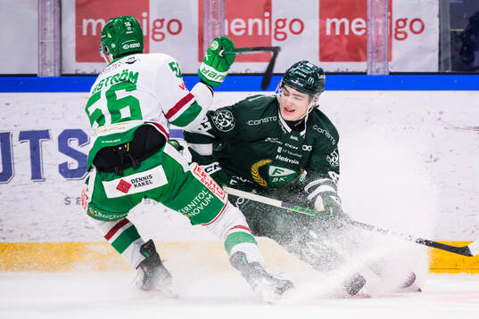 Rögles Adam Engström och Färjestads Liam Öhgren