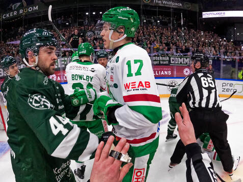 Färjestads Joel Kellman och Rögles Simon Zether