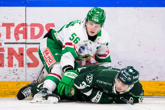 Rögles Adam Engström och Färjestads Lucas Forsell