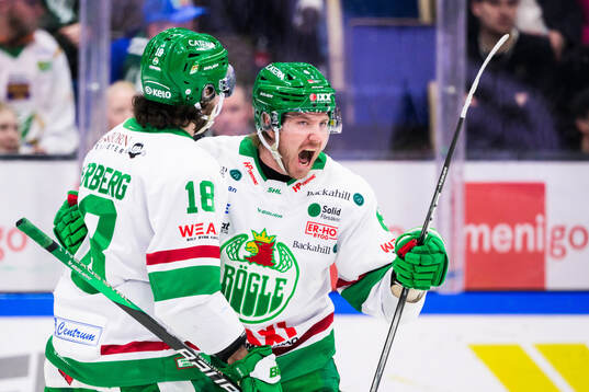 Rögles Dennis Everberg jublar med Linus Sandin