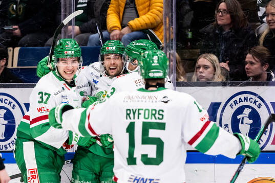 Rögles Albin Sundsvik och Daniel Zaar jublar