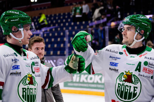 Rögles Anton Bengtsson och Brady Ferguson jublar