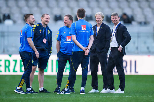 Assistant coach Sebastian Larsson, video analyst